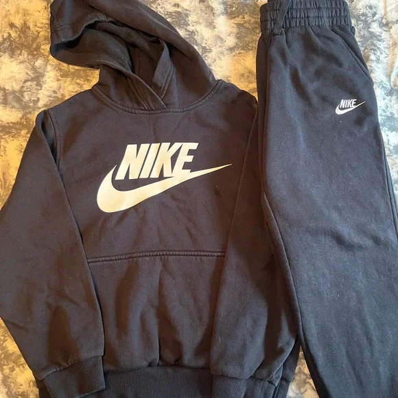 Nike Black Pullover Hoodie and Sweatpants - Picture 2 of 4